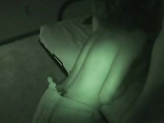 Девушка уложила подружку в кровать и засунула руку ей в трусики