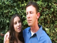 Семейные пары собрались на свинг в большом загородном доме