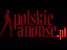 Польская любительница раздевается и мастурбирует на диване