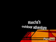 Красотка Маша любит соблазнять парней на свежем летнем воздухе