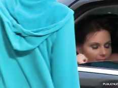 Озорные девки из Майами разъезжают по городу и ебутся в машине