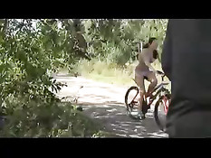 Велосипедистка или крути педали, пока не дали