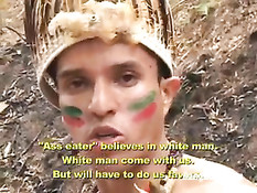 Путешественники встретили в джунглях очень симпатичных туземцев