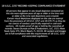 Волосатый мускулистый парень отсасывает член новому любовнику