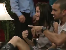 Мужики отлучились из комнаты, а их жёны занялись лесби сексом