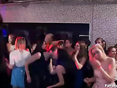 Молодёжные вечеринки очень часто заканчиваются групповым сексом