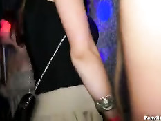 Молодёжные вечеринки очень часто заканчиваются групповым сексом