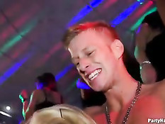 Молодёжные вечеринки очень часто заканчиваются групповым сексом