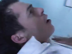 Медсестра без трусиков Дора Вентер возбудилась при виде девушки