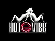 Вымазанные маслом девочки с фаллоимитаторами выглядят сексуально