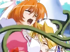 Парень долго ласкал возбуждённые розовые соски аниме девушки