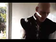 Умопомрачительный летний секс на зелёной траве с сисястой девкой