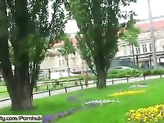 Захватывающие прогулки по большому городу в обнажённом виде