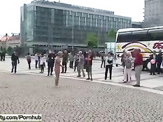 Захватывающие прогулки по большому городу в обнажённом виде
