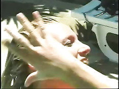 Некоторым девушкам очень нравится заниматься любовью на улице