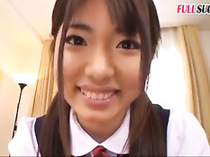 Японская девушка ласкала свою волосатую пизду и работала ногами