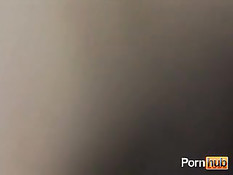 Восточная девушка с большими сиськами хорошо потрахалась с негром