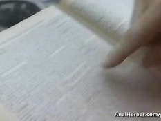 Миниатюрная брюнетка снята на улице города и оттрахана в попку