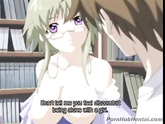 Парень в библиотеке присосался к огромным сиськам очкастой девки