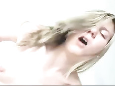 Мужик приметил на улице молодую испанскую девку и развёл на секс