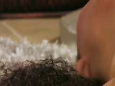 Смуглая Серена Али раздевается и на полу мастурбирует вибратором