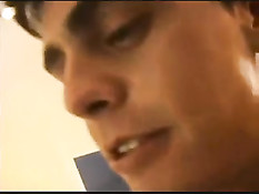 Две сексапильные красотки вылизывали член кайфующему полисмену