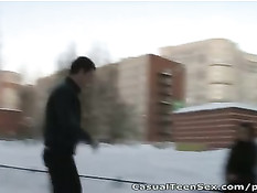 В холодный зимний день парень с девушкой дома занимались сексом