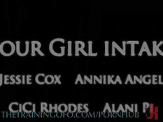 Четыре привязанные к стене голые рабыни выполнят все ваши прихоти