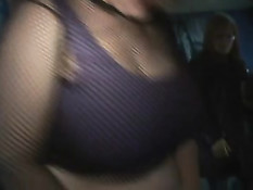 Женщины делают интимный пирсинг и татуировки и участвуют в оргиях