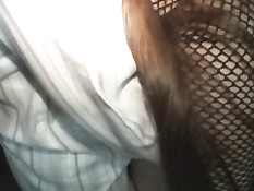 Женщины делают интимный пирсинг и татуировки и участвуют в оргиях