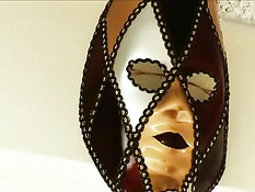 Связанная восточная рабыня вылизывает мужику все интимные места