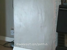 Старая блондинка вставляет розовый фаллоимитатор в мокрую пизду