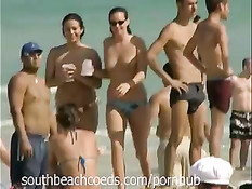 Горячие девушки загорают и гуляют топлес на пляжах Южной Флориды