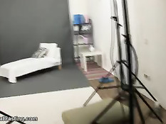 19-летняя девушка из Белоруссии пробуется в первом анальном порно