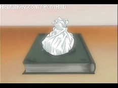 Не замечая окружающих девка мастурбировала на столе в аудитории