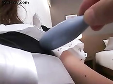 Молодая японка подрочила парню член и подставила волосатую пизду