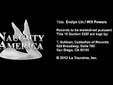 Эвелин Лин разделась перед парнем и после минета ебалась в кровати