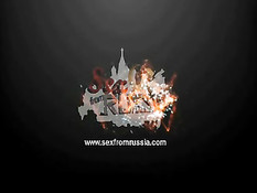 Русская брюнетка в чёрных чулках сделала минет и встала рачком