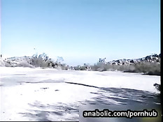 Девки выехали на великах в горы и трахнулись с парнями на скалах