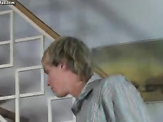 Парень сильно возбудился увидев татуировку на животике девушки