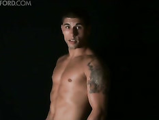 Уложил любимого на стол и после минета нежно вылизал ему очко