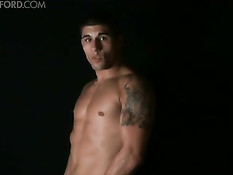 Уложил любимого на стол и после минета нежно вылизал ему очко