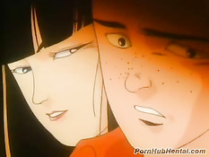 Девочка в короткой юбке прижала парня к дереву и стала целовать