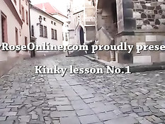 Зрелая грудастая блондинка раздевается и массирует огромную грудь