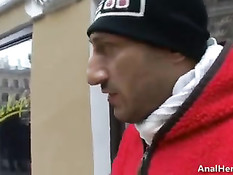 Встреченная на улице девка пошла с парнем и согласилась на анал