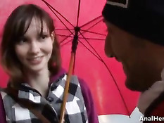 Встреченная на улице девка пошла с парнем и согласилась на анал