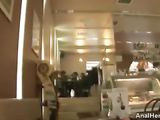 Рыжая девушка из кафе занималась анальным сексом в красном белье