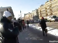 После недолгих уговоров блондинка согласилась на съемку в порно