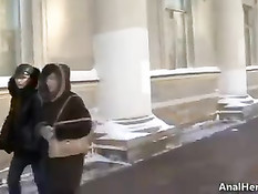 После недолгих уговоров блондинка согласилась на съемку в порно