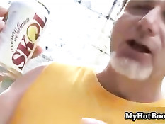 Мужик подцепил в кабаке смуглую девушку Клаудию и трахнул в анус